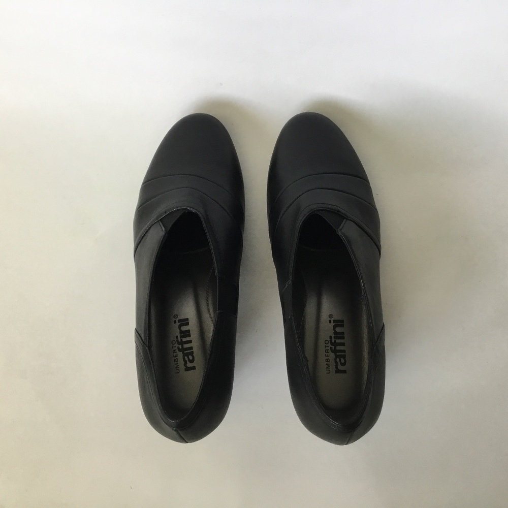 Black Leather Pump Umberto Raffini, Size US 7.5 Euro 38